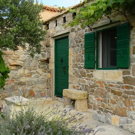 Semesterbostad Lavender Cottage-two Bedroom With Terrace *