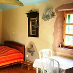 Lavender Cottage-two Bedroom With Terrace בית נופש טרפאניי
